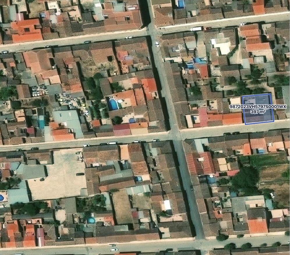 Parcela 9872023VH5797S0001WX de Santa Cruz de Mudela desenhada pelo Parcel GPS no QGIS 4 sobre imagem de satélite, com a referência e 397 m² como etiqueta
